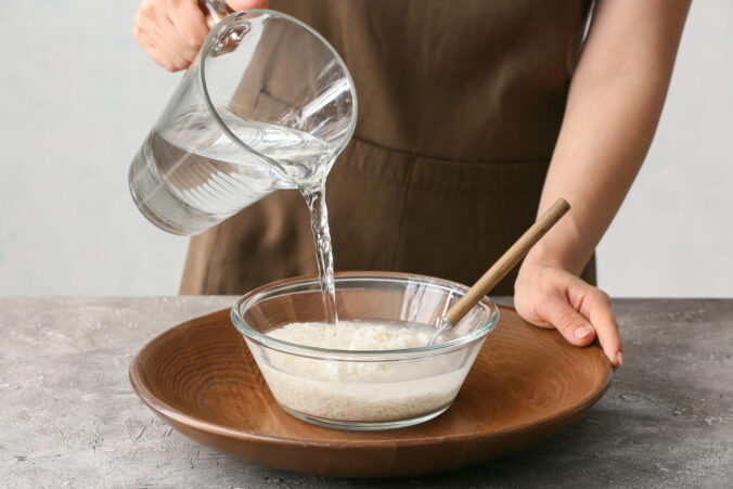 Ryžová voda: jednoduchý domáci recept pre krásne a silné vlasy!