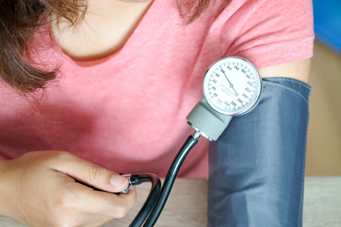 Prečo ženy počas menopauzy častejšie zápasia s vysokým krvným tlakom