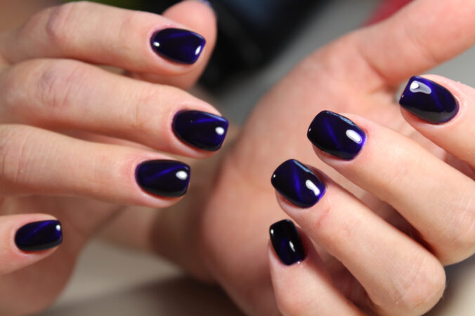 Mačacie oči na nechtoch? Jesenný hit 2025, ktorý vás očarí pri každom pohybe ruky