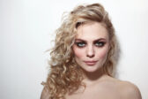 Rozmazaný make-up sa vracia: Dvadsaťročný trend očarí opäť