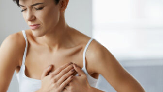 6 nenápadných signálov rakoviny prsníka, ktoré by ste nemali ignorovať. Aj svrbenie môže byť varovaním!