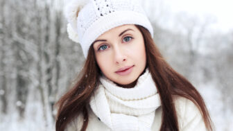 Ako si udržať hladké vlasy aj počas zimy