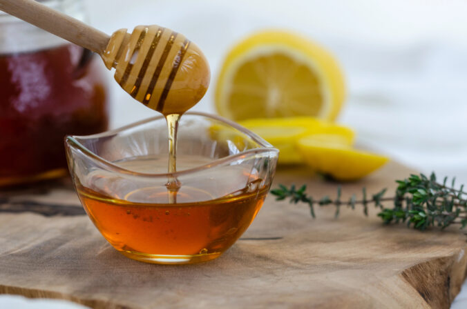 Ako si uľaviť od kašľa bez liekov: 2 domáce sirupy, ktoré pomáhajú rýchlo a prirodzene