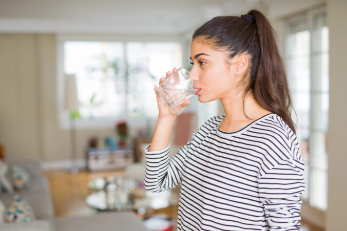 Dostatok vody znamená nielen krajšiu pleť, ale aj zdravšie srdce