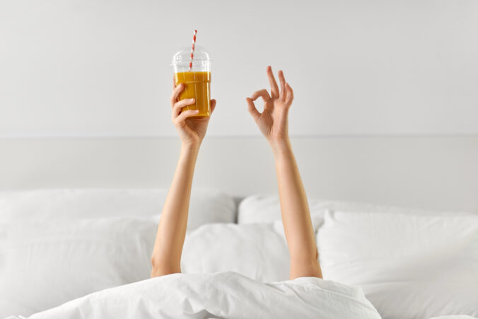 Zaspávajte ľahší a prebúdzajte sa s plochým bruchom: večerný nápoj, ktorý naštartuje vaše telo