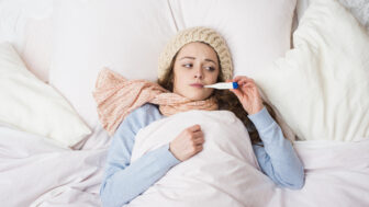 Zimnicou nám dáva organizmus signál, že s niečím bojuje