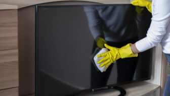 Zabudnite na každodenné utieranie: prach z televízora zmizne a nevráti sa celé týždne