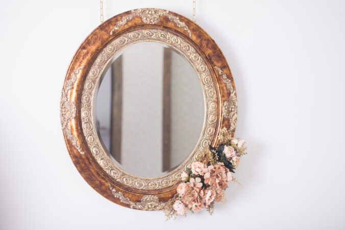 Zrkadlo nie je len ozdoba: kam ho neumiestňovať, ak nechcete prísť o pokoj, lásku a energiu