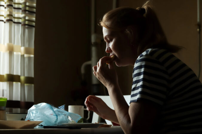 Porucha príjmu potravy viazaná na spánok