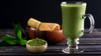 Prášok matcha: malý rituál pre zdravie, energiu a žiarivú pokožku