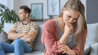 Keď vieš, že je medzi vami koniec, ale nedokážeš sa pohnúť ďalej: Týchto 6 otázok vždy pomôže