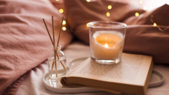 Zastavte predvianočný zhon: doprajte si chvíľu pre seba a vytvorte si doma malé voňavé wellness