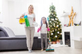 Ako zvládnuť vianočné upratovanie s deťmi bez stresu a hádok