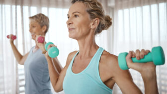 Pohyb po štyridsiatke: Ako ženy zvládnu cvičenie a eliminovať viscerálny tuk