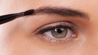 Úprava obočia: chyby, ktoré môžu pokaziť dojem z celej tváre