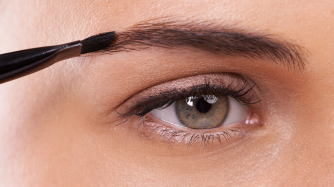 Úprava obočia: chyby, ktoré môžu pokaziť dojem z celej tváre