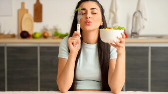 5 všedných zvykov žien, ktoré si bez diét držia zdravú hmotnosť po celý rok