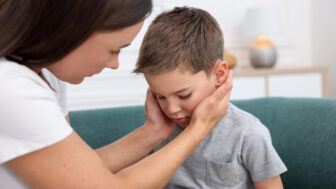 Ako sprevádzať dieťa, ktoré bojuje so silnými emóciami