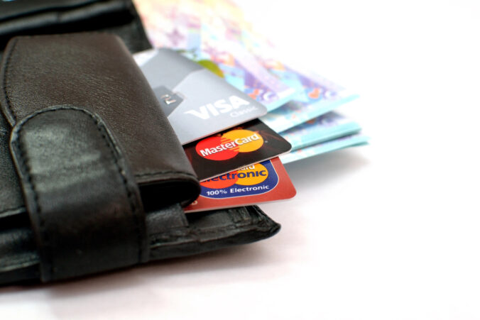Týchto 6 vecí by ste nemali nosiť v peňaženke. Ak tam sú, koledujete si o problémy