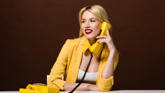 Jemný návrat farby, ktorá rozžiari jar: maslová žltá patrí späť do šatníkov