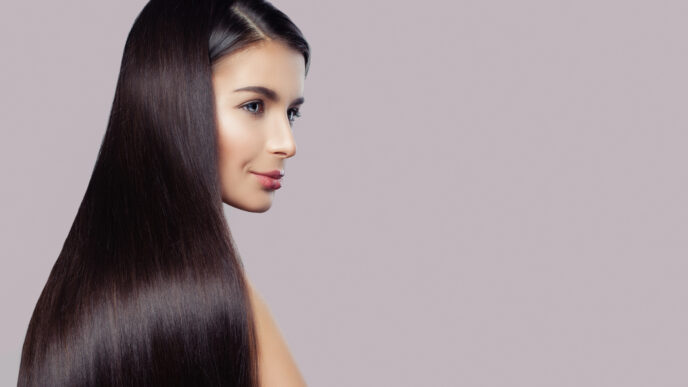 Glass hair efekt bez tepla: extrémne lesklé a hladké vlasy aj bez žehličky