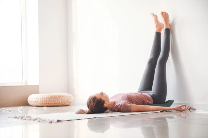 Trápia vás ťažké a opuchnuté nohy? Tento cvik vám uľaví bez námahy