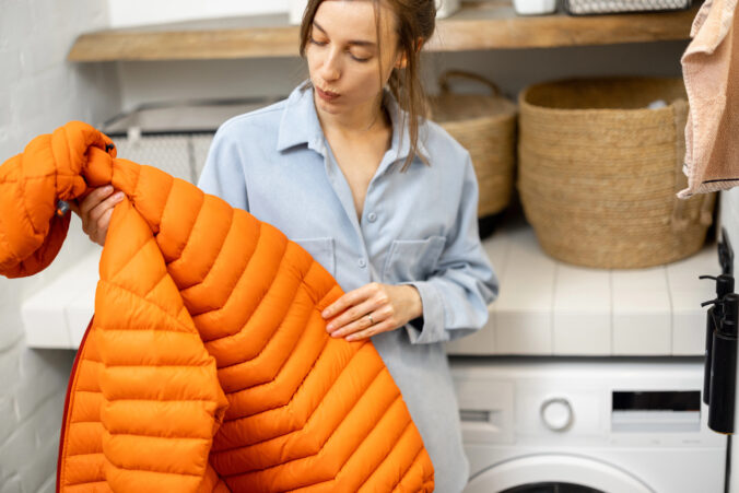 Ako sa starať o páperovú bundu, aby po praní nestratila objem ani teplo