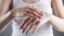 Ako mať ruky, ktoré vyzerajú mladšie a pôsobia upravene: jednoduchý rituál starostlivosti