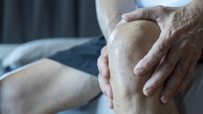 Keď kĺby vydávajú zvuky: nevinný jav alebo prvý náznak problémov?