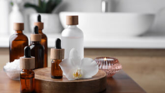 Ako mať sviežu toaletu bez chémie: dva bežné produkty, ktoré premenia kúpeľňu na voňavý relax