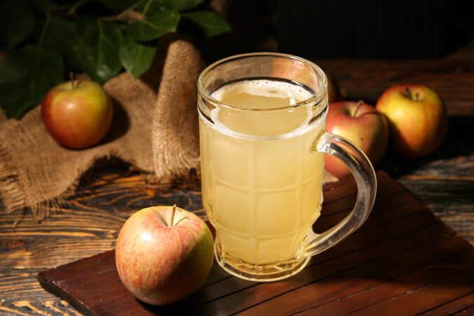 Domáci jablkovo-citrónový nápoj na podporu chudnutia