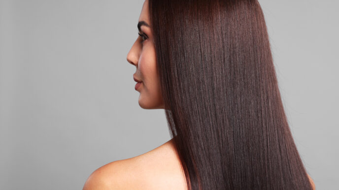 Zima dáva vlasom zabrať. Ako ich ochrániť, hydratovať a upokojiť pokožku hlavy