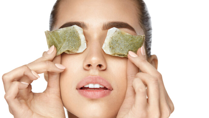 Zbavte sa ochabnutej pokožky a tmavých kruhov pod očami: Domáci elixír zo zeleného čaju, ktorý omladzuje pleť