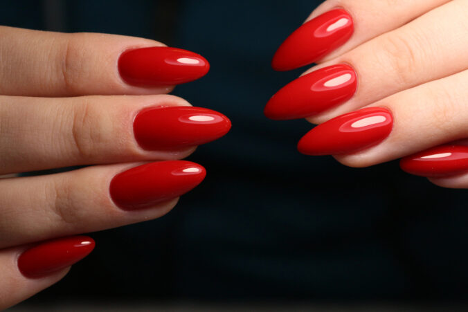 Malý detail, veľká zmena: Prečo majú červené nechty silu ovplyvniť vašu náladu aj sebavedomie
