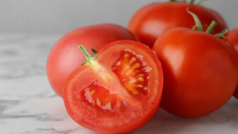 Paradajka ako tajná zbraň pre krajšiu pleť a silnejšie vlasy