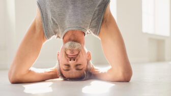 Prečo zaradiť stojku na hlave do ranného rituálu: 5 dôvodov, ktoré vás prekvapia
