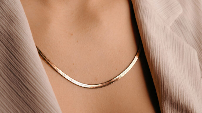 Ako kombinovať strieborné a zlaté šperky s oblečením: Tajomstvo nenápadného luxusu