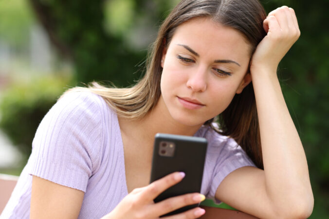 Keď sa mobil stane pánom času: Ako rozpoznať závislosť a získať späť kontrolu