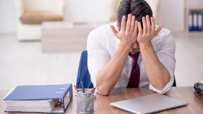 Keď práca ubližuje: ako toxické pracovné prostredie rozkladá psychiku aj telo