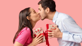 Valentín 2026: darčeky podľa znamenia, ktoré naozaj zafungujú