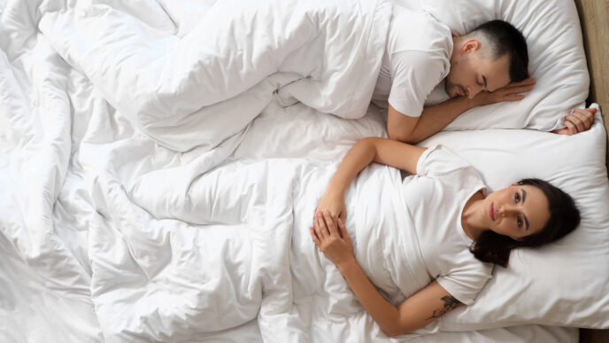 Prečo muži a ženy spia odlišne? Vedci vysvetľujú rozdiely v noci aj cez deň