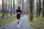Pohyb ako prirodzený detox: ako cvičenie mení kvalitu vašej pokožky
