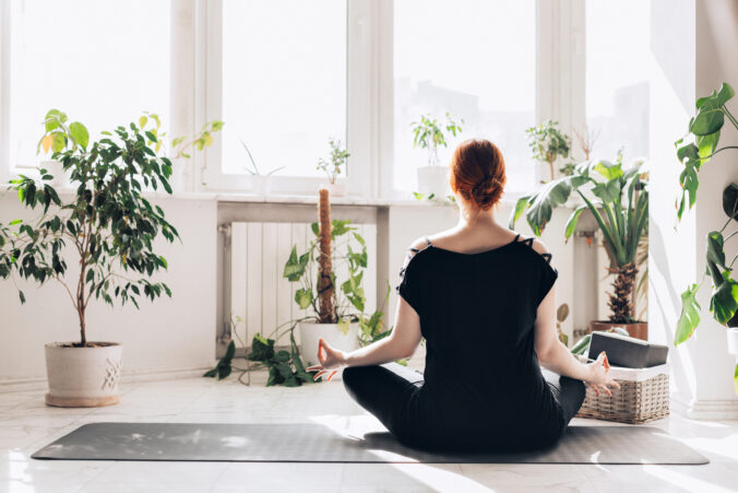 Ako spomaliť myseľ v rýchlom svete: meditácia ako jednoduchý začiatok