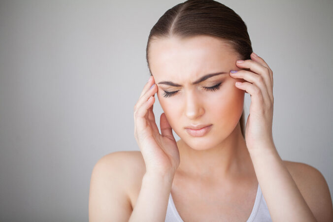Keď psychika prehovára cez telo: 12 telesných signálov, ktoré netreba ignorovať