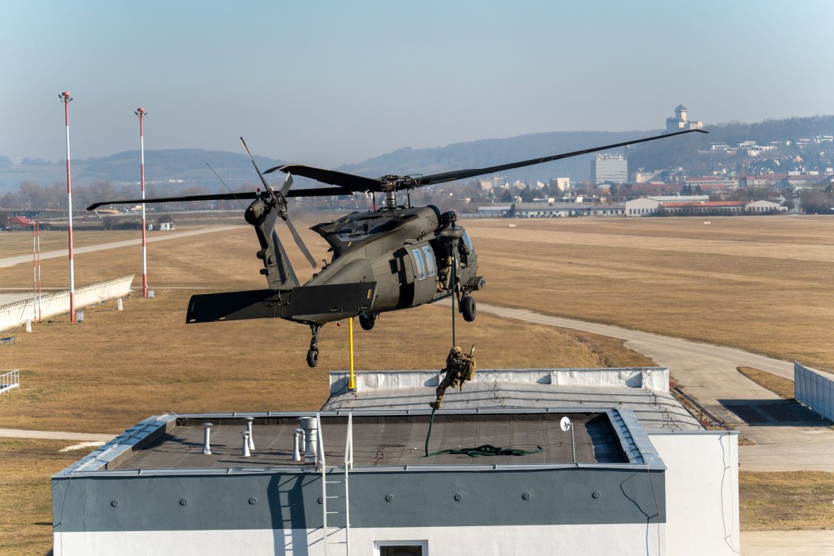 vrtuľník Sikorsky UH-60 Black Hawk