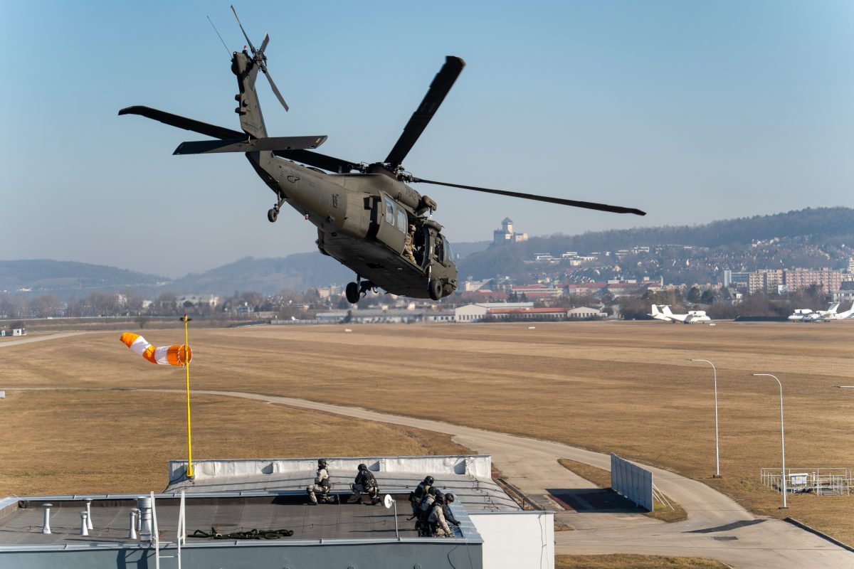 vrtuľník Sikorsky UH-60 Black Hawk